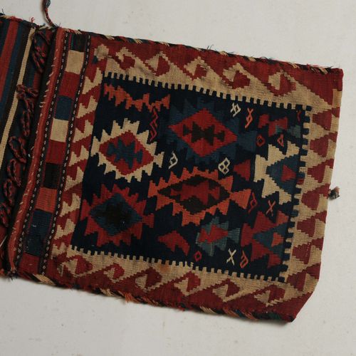 Shahsavan-Tasche Shahsavan-Tasche

NW-Persien, um 1910. Flachgewebe. Das nachtbl&hellip;