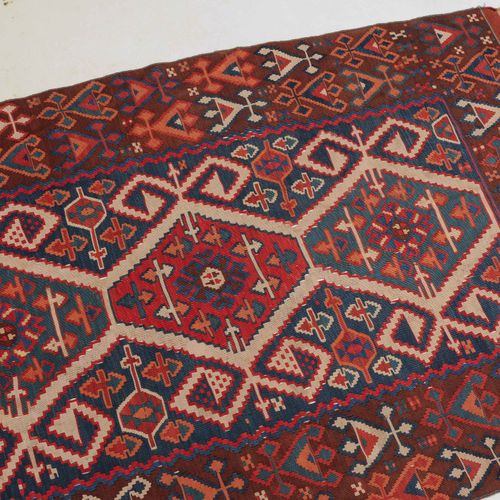 Aydin-Kelim Aydin-Kelim 

Z Turkey, c. 1910. 6 octagons in turquoise and red arr&hellip;