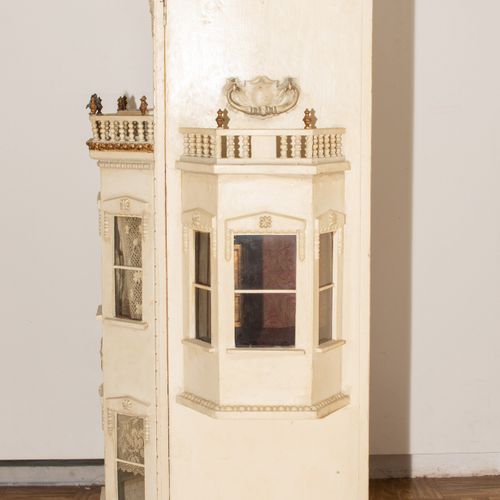 Grosses Puppenhaus Large doll's house

England, probably Lines Brothers, circa 1&hellip;
