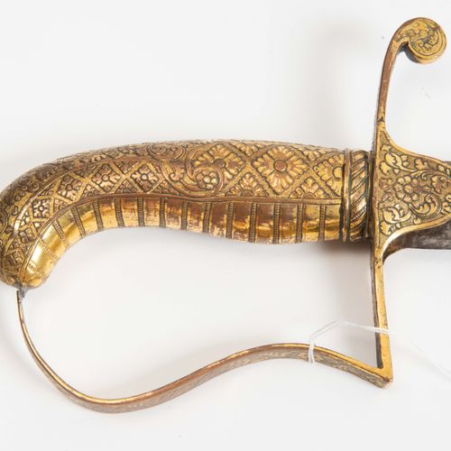 Knaben-Säbel Boy's sabre

India, 19th century. Vessel made of florally punched a&hellip;