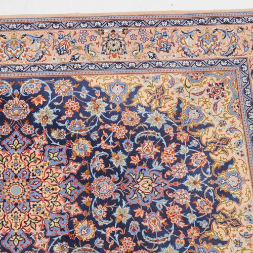 Isfahan Isfahan

Z-Persien, um 1980. Flormaterial Korkwolle, Kette Seide. Im ele&hellip;