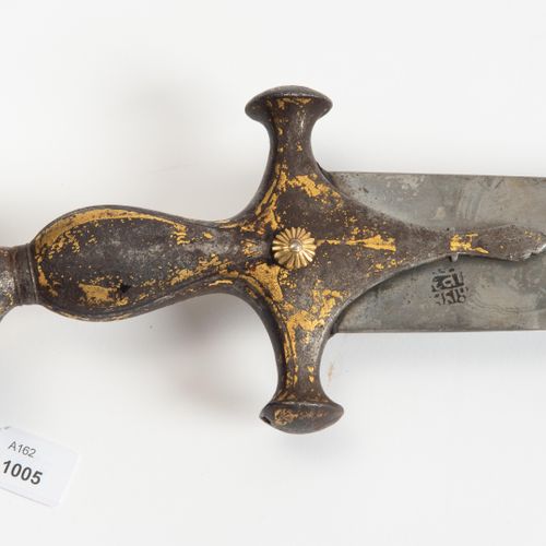 Säbel, Talwar Sabre, Talwar

India, 19th century. Iron hilt with rubbed gilding.&hellip;