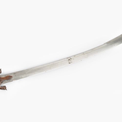 Säbel, Poulwar 萨博尔，普尔瓦

阿富汗，19世纪。 铜质剑柄，带棱纹护手，有特色的剑柄和剑尖。过于锋利，几乎没有磨损的千里马式单刃刀，背面有两个&hellip;