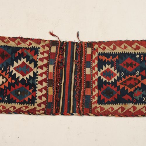 Shahsavan-Tasche Sac Shahsavan

Perse du Nord-Ouest, vers 1910. Tissu plat. Le c&hellip;