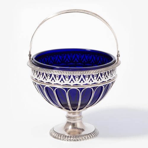 HENKELSCHALE Handle bowl

Around 1900, glass/silver. Openwork circular shape wit&hellip;