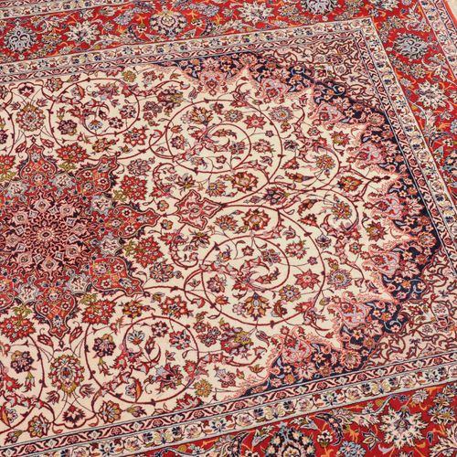 Isfahan Isfahan

Z-Persien, um 1980. Unten in der Mitte signiert. Flormaterial K&hellip;