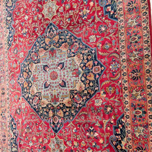 TÄBRIS Tabriz

Persia nord-occidentale, 1910 circa. Uno splendido medaglione di &hellip;