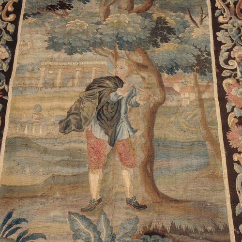 Gobelin 挂毯

法国，约1700年。 在一棵树下，一个年轻人在公园里吹着长笛，背景中可以看到建筑群。修理过的地方。139x270厘米（英尺4.6x8.9&hellip;