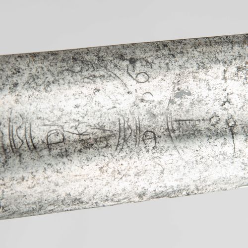Schwert Schwert

Europäisch, im Stil des 14. Jh. Kreuzgefäss aus Eisen mit einse&hellip;