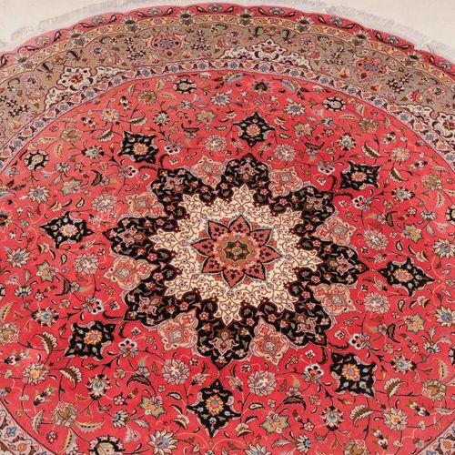 TÄBRIS Tabriz

NW Persia, c. 1990, extra fine weave. The pink field is enthroned&hellip;