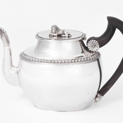 Kleine Teekanne, Bern Small teapot, Bern

Around 1830, silver. Rehfues workshop.&hellip;
