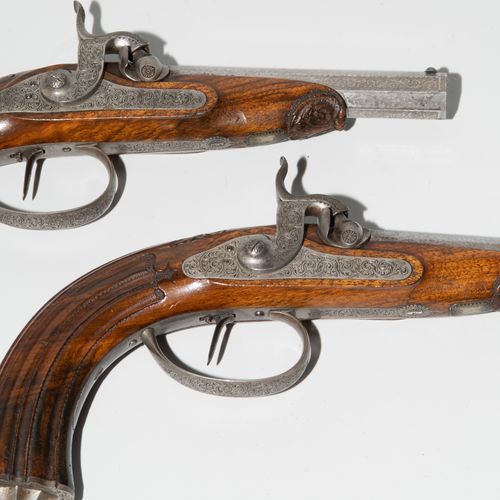 Perkussionspistolen-Paar im Kasten 一对装在箱子里的打击式手枪。

巴塞尔，约1850年。 私人旅行手枪/打击乐手枪。精致的花&hellip;