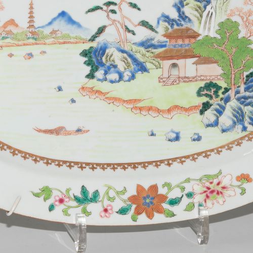 Ovale Platte Oval plate

China. Porcelain. Compagnie des Indes. Famille rose. De&hellip;