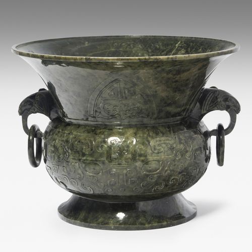 Jade-Ziergefäss Vaso ornamental de jade

China, finales de la dinastía Qing. Jad&hellip;