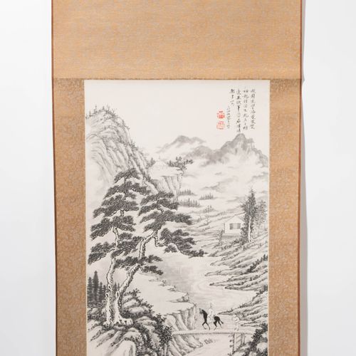 Malerei 绘画

中国，20世纪，纸上水墨。有签名和日期的红印章。景观与桥上的骑手。69x42（图片尺寸），149x56.5厘米。