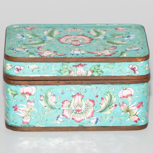 Deckeldose Caja con tapa

China, siglo XIX. Esmalte de Cantón. Decoración floral&hellip;