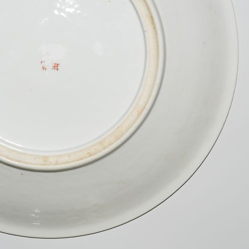 Platte Plaque

Chine, 20e s. Porcelaine. Décor Millefiori en Famille rose. Avec &hellip;
