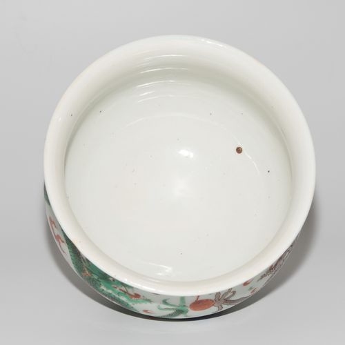 Topf Pot

Chine, 20ème siècle Porcelaine. Forme ventrue sur un anneau de support&hellip;