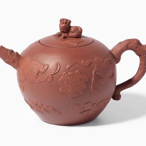 Teekanne Teekanne

China. Yixing-Keramik. Braunroter Körper mit reliefierten Wac&hellip;