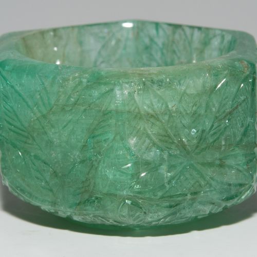 Smaragd-Gefäss Recipiente de esmeralda

India, finales de la dinastía mogol. Par&hellip;