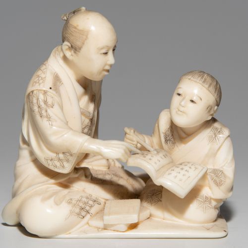 Kleine Okimono Small Okimono

Japan, c. 1900, ivory. Signed Kyôzan. Depiction of&hellip;