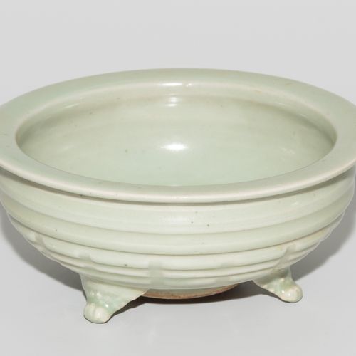 Räuchergefäss Quemador de incienso

China, siglo XX. Estilo Longquan. Porcelana &hellip;