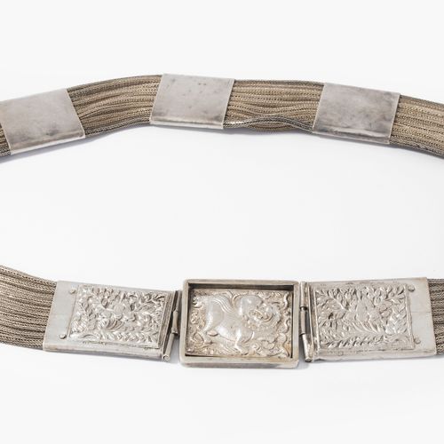 Gürtel Cinturón

China. De plata. Un sello distintivo, Yonglong. Cinturón hecho &hellip;