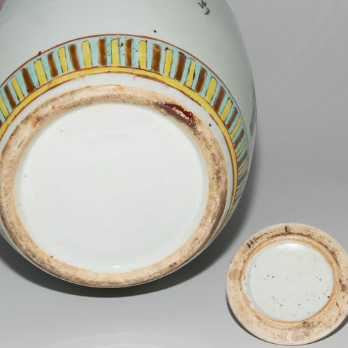 Deckeltopf Olla con tapa

China, principios del siglo XX. Porcelana. Forma ovoid&hellip;