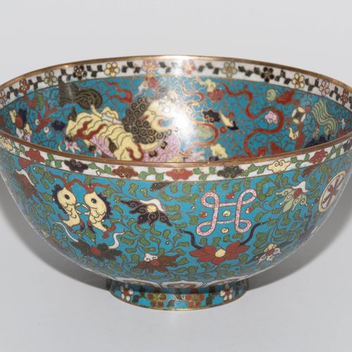 BOL Bol

Chine, dynastie Ming. Émail cloisonné. Marque à quatre caractères "da m&hellip;