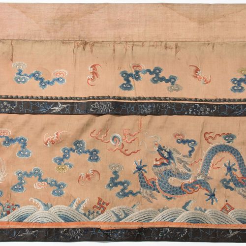 Seidenstickerei Bordado de seda

China, siglo XIX. Frontal de altar o mesa. Repi&hellip;