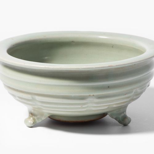 Räuchergefäss Brûleur d'encens

Chine, 20e siècle. Style Longquan. Porcelaine av&hellip;