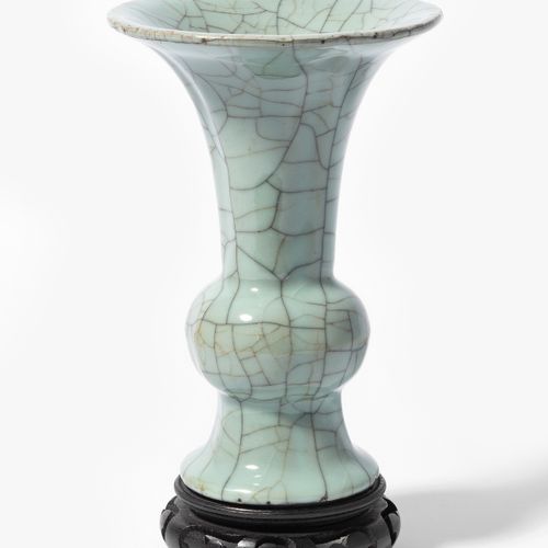 Ku Vase Vase Ku

Chine, 18e/19e siècle, dans le style de la céramique Gu. Glace &hellip;