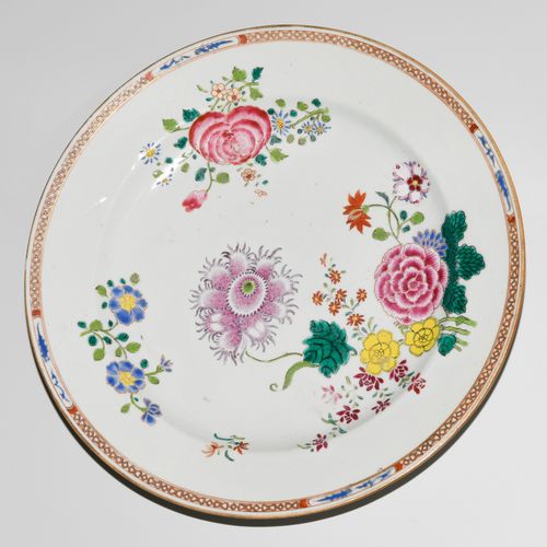 Teller Plaque

Chine, 18e s. Porcelaine. Compagnie des Indes. Décoration florale&hellip;