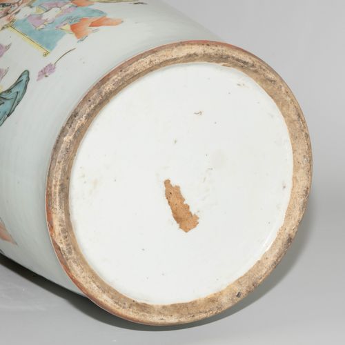 Bodenvase Vase de sol

Chine, c. 1900, porcelaine. Poignée de lion sur le côté. &hellip;