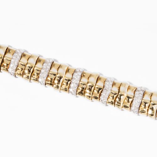 BRILLANT-BRACELET Bracelet en diamants taille brillant

Or jaune/blanc 750. Sert&hellip;