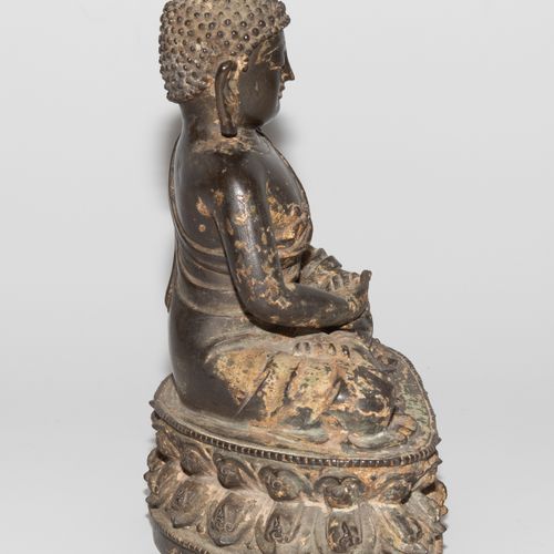 Figur Figura

China, dinastía Ming. Bronce con restos de dorado. Amitabha sentad&hellip;