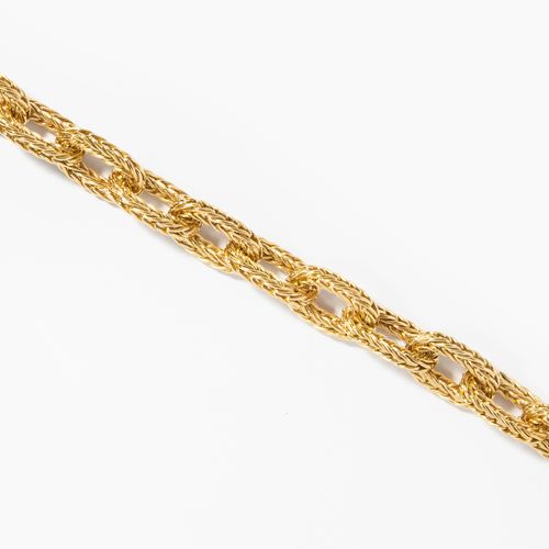 Bracelet 手链

意大利。750黄金。带有狐狸尾巴图案的锚形手镯。长19厘米，重30.4克。