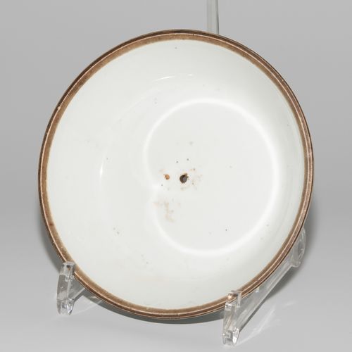 Deckeltopf Olla con tapa

China, c. 1900, porcelana. Vaso en forma de tambor con&hellip;