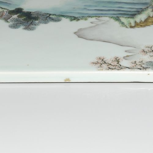 1 Paar Porzellanbilder 1 paire de tableaux en porcelaine

Chine, XIXe siècle. Pe&hellip;