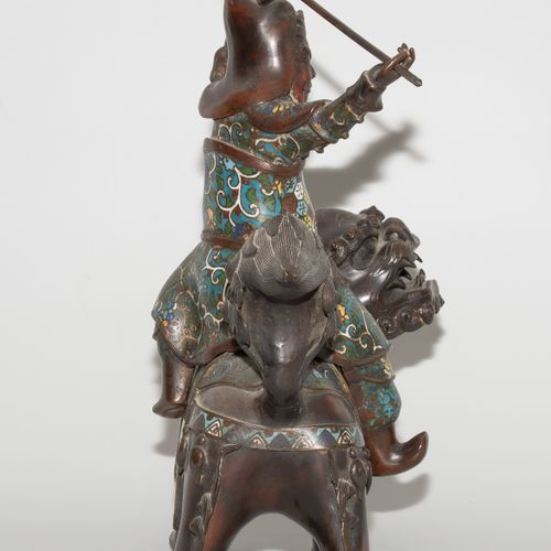 Grosses Räuchergefäss Grand brûleur d'encens

Japon, période Meiji. Bronze décor&hellip;