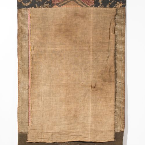 Thangka des Padmasambhava 莲花生大士的唐卡

西藏，18/19世纪，布面彩色。背面有铭文并密封。43x62(图片)，丝麻织品框架95x&hellip;
