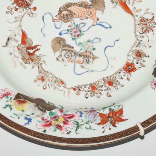 1 Paar Platten 1 par de platos

China, siglo XX. Porcelana. Al estilo de la Comp&hellip;