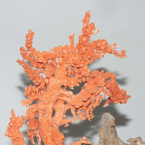 Zierfigur Figura ornamentale

Cina, 20°/21° sec. Corallo rosa su pietra corallin&hellip;