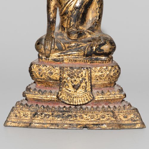 SITZENDER BODHISATTVA Bodhisattva assis

La Thaïlande. Rotin akosin. Bronze, dor&hellip;