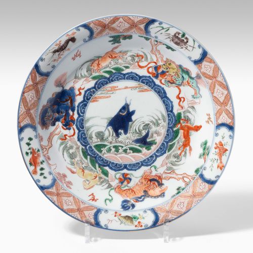 Teller Placa

China, siglo XIX/XX. Porcelana. En el estilo de la porcelana Imari&hellip;