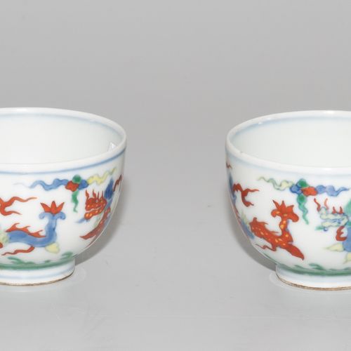 2 Doucai-Koppchen 2 golpes Doucai

China. Porcelana. Marca Ming Chenghua en azul&hellip;