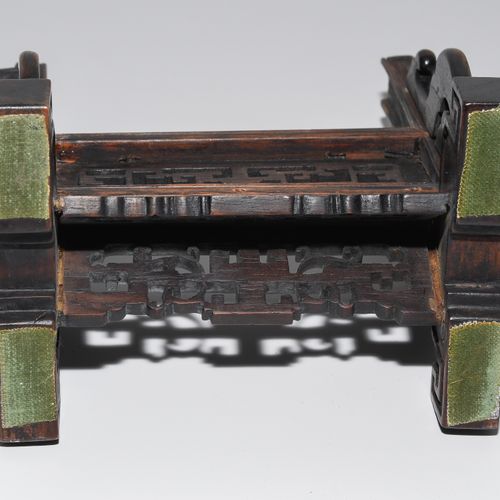 1 Paar Tischstellschirme 1 coppia di paralumi da tavolo

Cina, dinastia Qing. Gi&hellip;