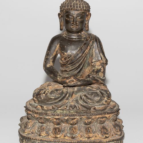 Figur Figure

China, Ming dynasty. Bronze with remnants of gilding. Sitting Amit&hellip;