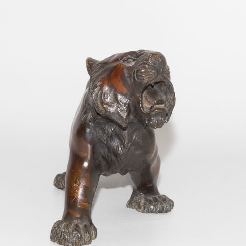TIERFIGUR Animal figure

Japan, 20th c. Bronze, dark burnished. Depiction of a r&hellip;