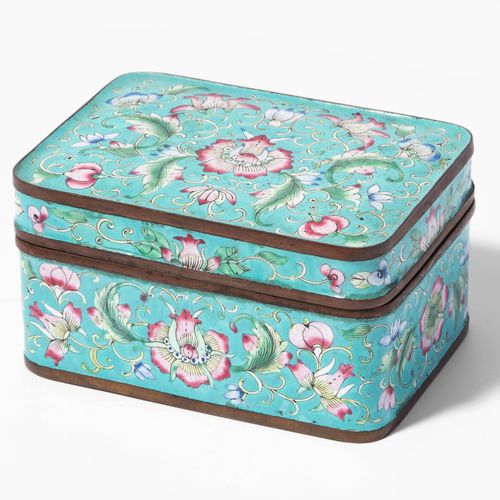 Deckeldose Lidded box

China, 19th c. Canton enamel. Polychrome floral décor on &hellip;